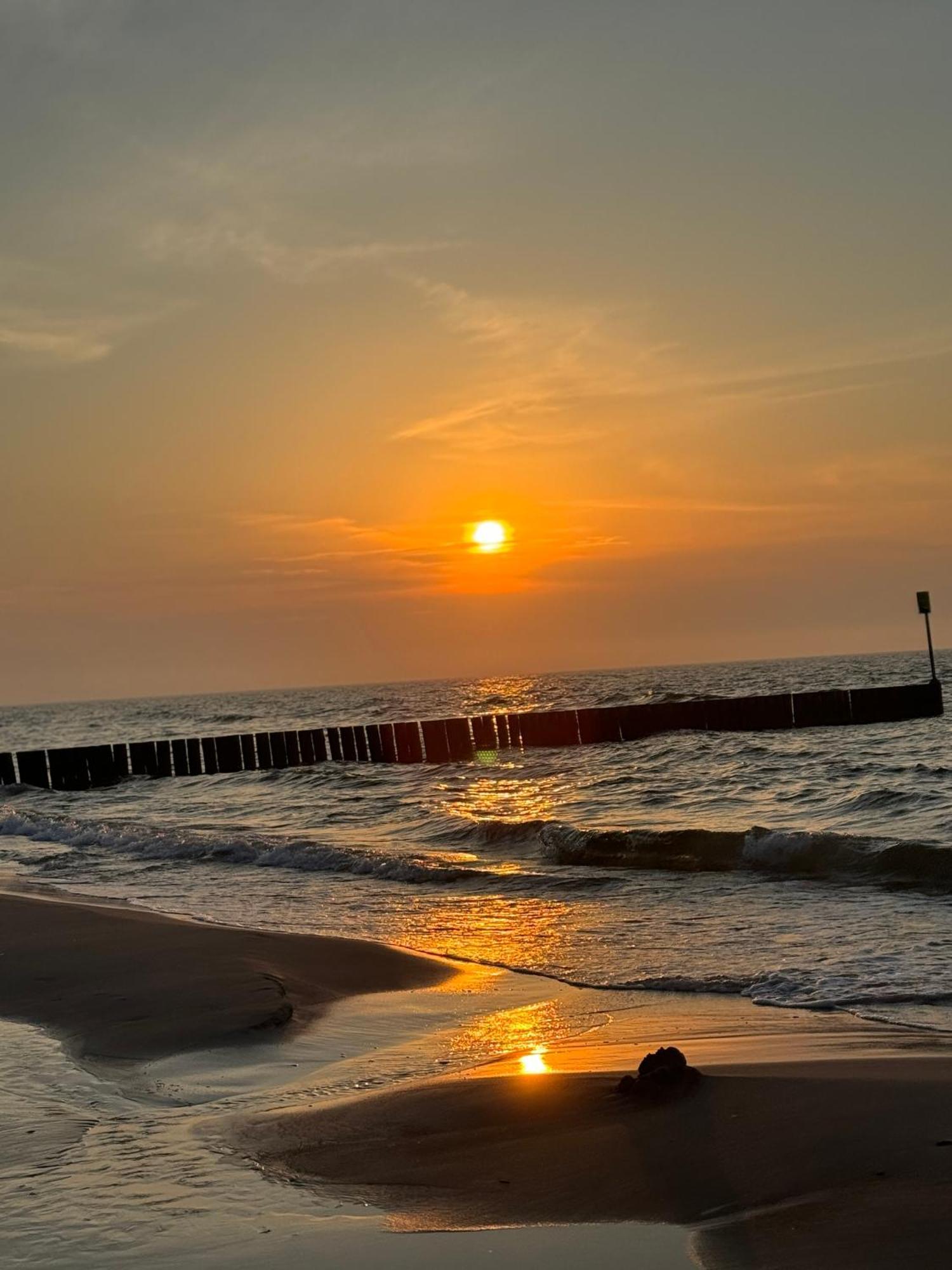 4Summer Kolobrzeg Apartamenty White Blue Sauna & Fitness & Parking 100 Metrow Do Pieknej Szerokiej Piaszczystej Plazy, Wspanialy Widok Z Duzego Tarasu! 100 Meter Zu Einem Schoenen Breiten Sandstrand, Herrliche Aussicht Von Einer Grossen Terrasse! Exteriör bild